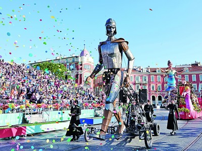 法国尼斯狂欢节“鲜花大战”活动掠影