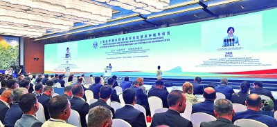 为上合组织命运共同体培土夯基