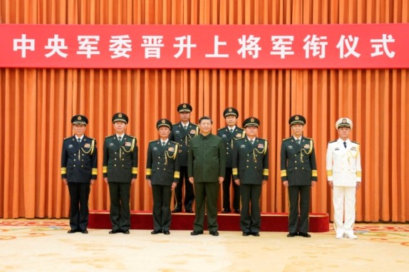 中央军委举行晋升上将军衔仪式 习近平颁发命令状并向晋衔的军官表示祝贺