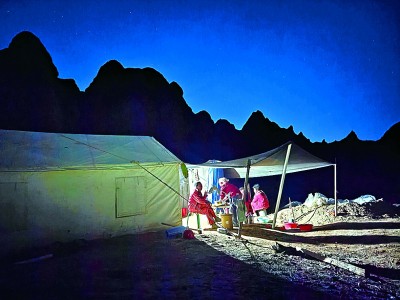 测天山 探昆仑 我为祖国找油气