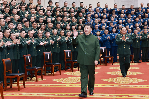 习近平在南宁亲切接见驻南宁部队上校以上领导干部,代表党中央和中央