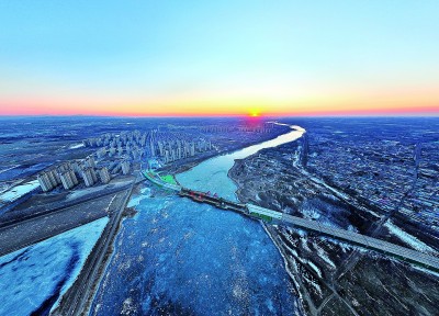 厂通路潮白河大桥主桥吊装首段钢箱梁