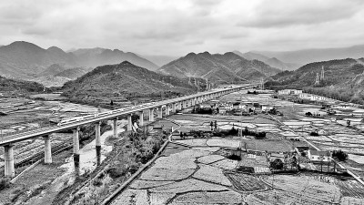 池黄高铁开始试运行