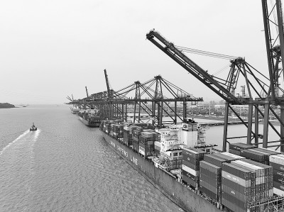 港口生产忙