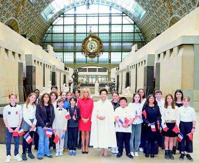 彭丽媛同法国总统马克龙夫人布丽吉特参观奥赛博物馆