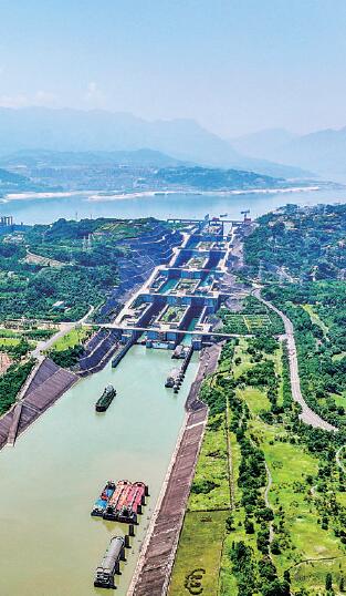三峡枢纽累计航运通过量突破20亿吨