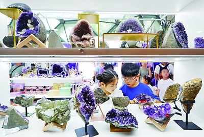 上海：在自然博物馆探秘水晶王国