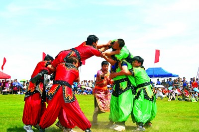 黑龙江省齐齐哈尔市梅里斯达斡尔族区哈拉新村：民族风带动旅游火