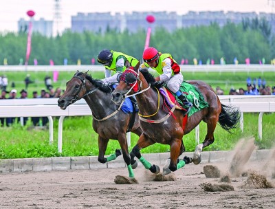 内蒙古第25届哲里木赛马节举行