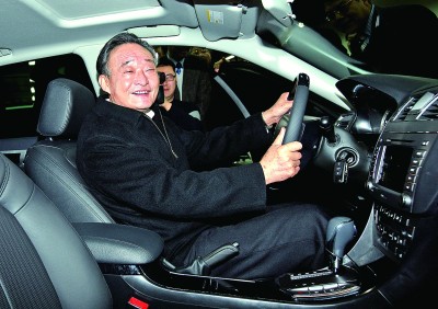 吴邦国同志生平