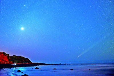 紫金山-阿特拉斯彗星闪亮新西兰夜空