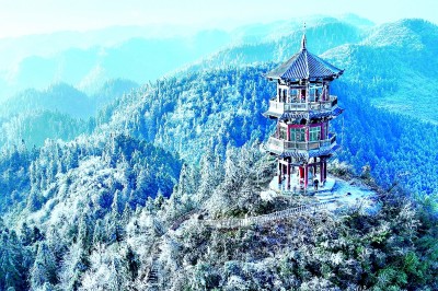 冰雪旅游，点燃冬日热情