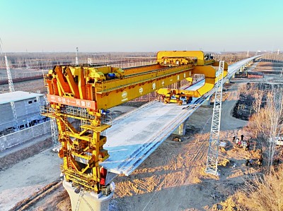 雄商高铁箱梁架设工作进展顺利