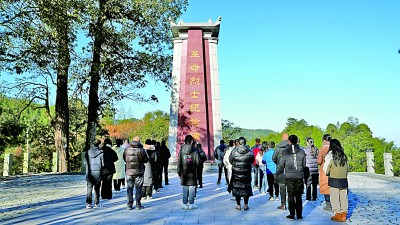 神山村，烈士墓前的新春“团圆”