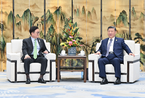 习近平会见韩国国会议长禹元植