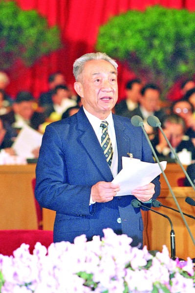 邹家华同志生平