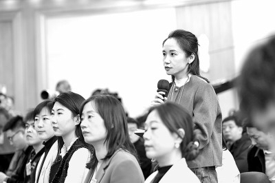 以实招硬招推动经济持续回升向好