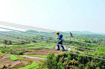 “疆电入渝”特高压直流输电工程重庆段完成走线验收