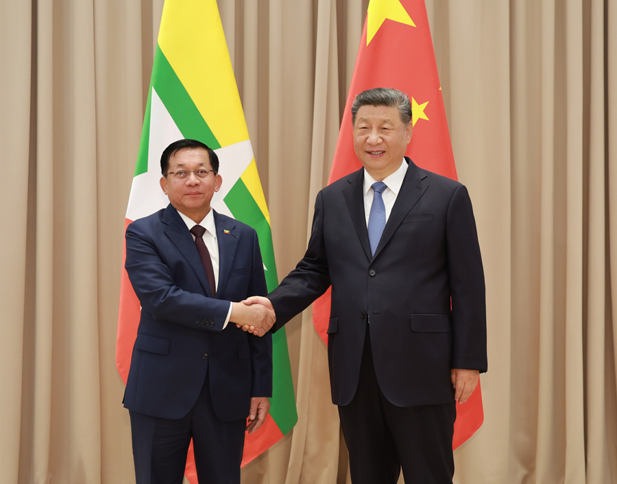 习近平会见缅甸领导人敏昂莱