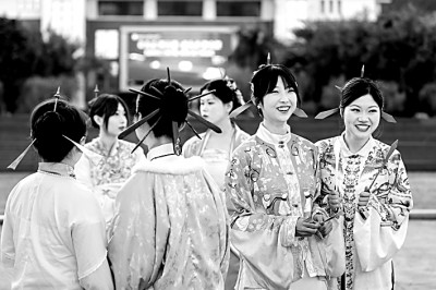在历史中“穿行”，以传统文化之美浸润心灵