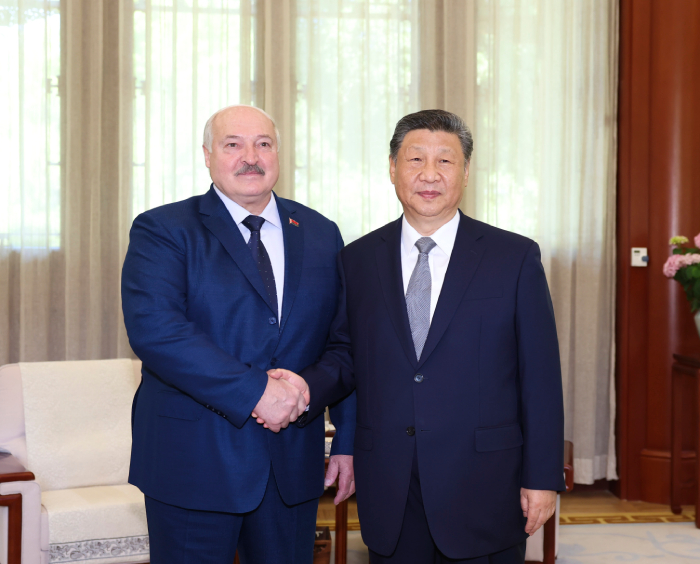 习近平会见白俄罗斯总统卢卡申科