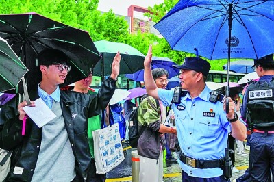 我们全力保障，助你一往无前——2025高考首日见闻
