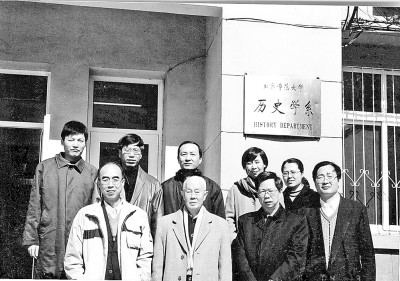 史革新：史学谱新篇 杏坛树典范