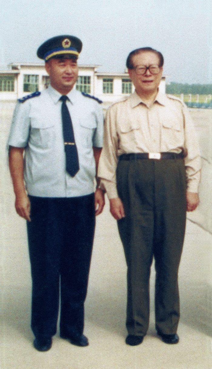 许其亮同志生平