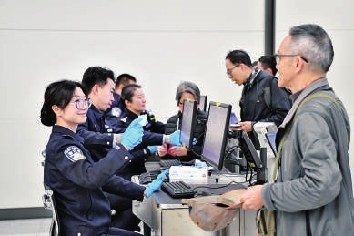 粤港澳大湾区跨境养老成为新潮流 “银发族”乐享“夕阳红”