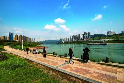 四川宜宾：一江碧水向东流
