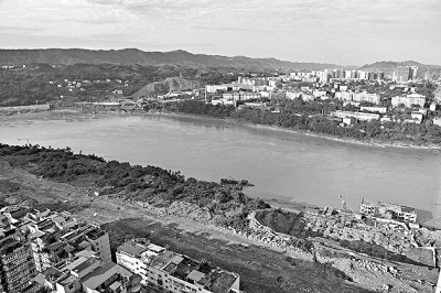 四川宜宾：一江碧水向东流
