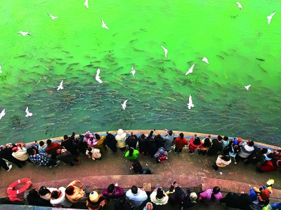 四川宜宾：一江碧水向东流