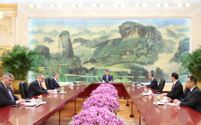 习近平会见俄罗斯外长拉夫罗夫