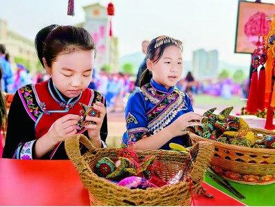 广西右江壮族麽乜：一根彩线穿古今