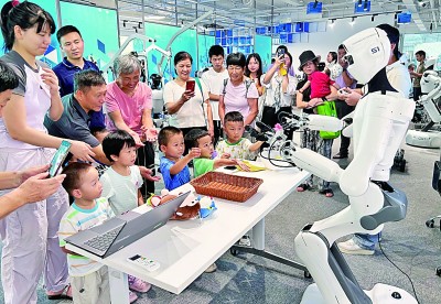 首家机器人6S店在深圳开业
