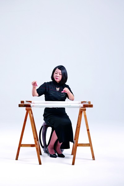 银针翻飞 巧手绣意