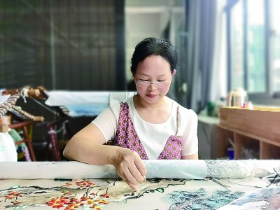 银针翻飞 巧手绣意