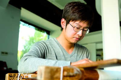 银针翻飞 巧手绣意