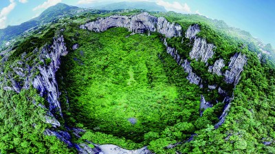 四川兴文世界地质公园：石海蕴秀 溶洞藏珍