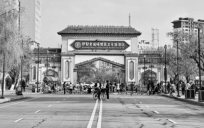 伊犁老城喀赞其文化旅游区：民族风情引客来 以街带商促繁荣