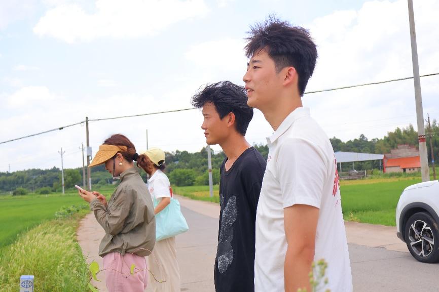 乡土育青年，青年赴乡土