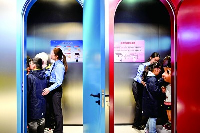 无障碍环境建设法实施两周年：把平等尊重建在城市细节中