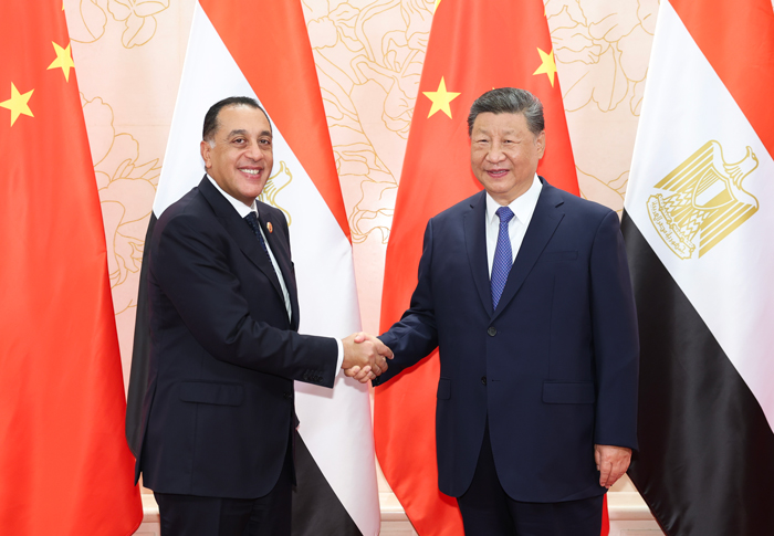 习近平会见埃及总理马德布利