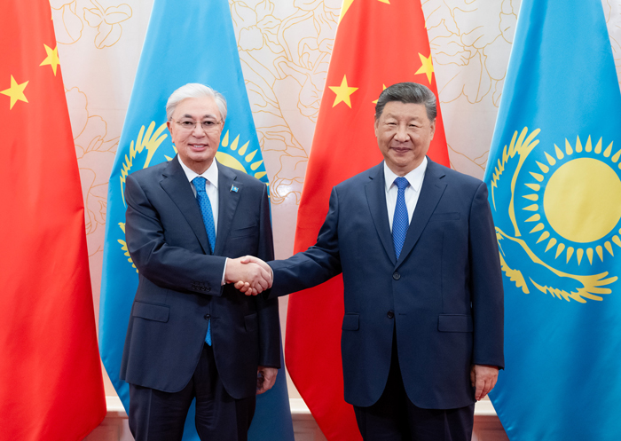 习近平会见哈萨克斯坦总统托卡耶夫