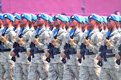 朝着民族复兴伟业，向前，向前，向前！