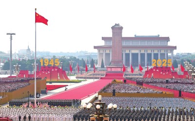 朝着民族复兴伟业，向前，向前，向前！