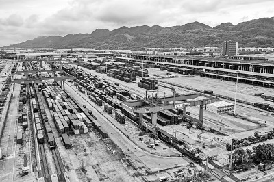 中欧班列（成渝）今年前7月运输进出口货物超28万标箱