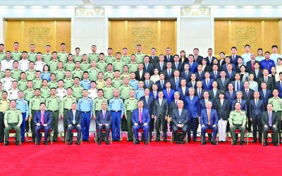 习近平亲切接见纪念活动筹办工作各方面代表