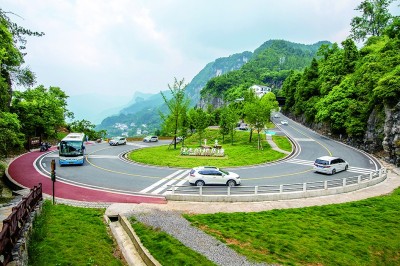 长江畔的网红公路