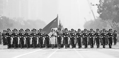 做党和人民完全可以信赖的英雄部队